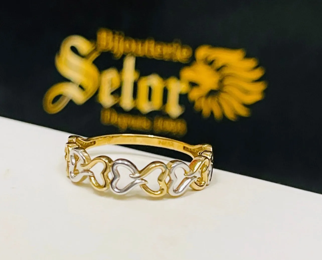 Connected hearts ring