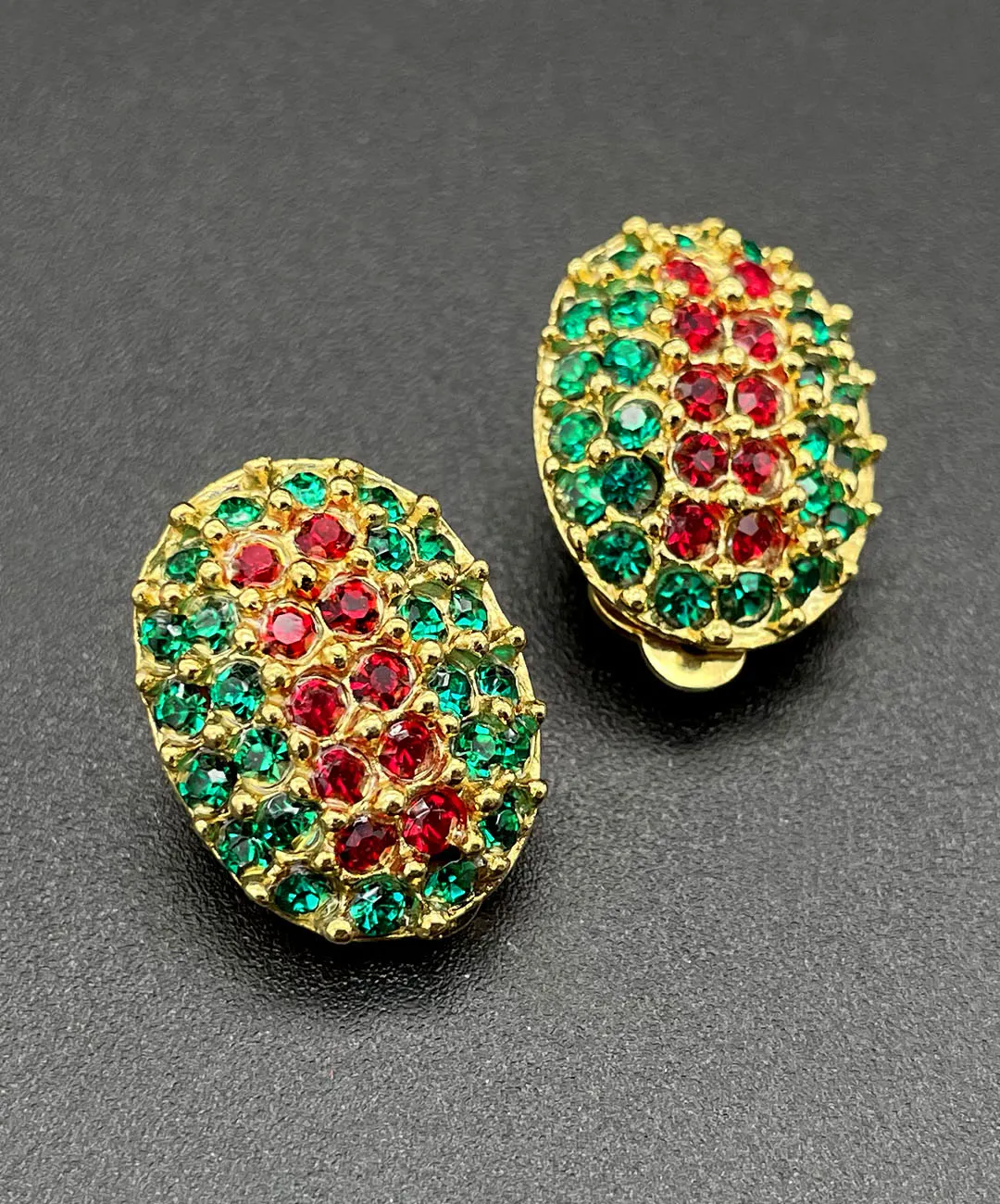 【フランス輸入】ヴィンテージ SPHINX レッド グリーン パヴェ イヤリング/Vintage SPHINX Red Green Pave Clip On Earrings